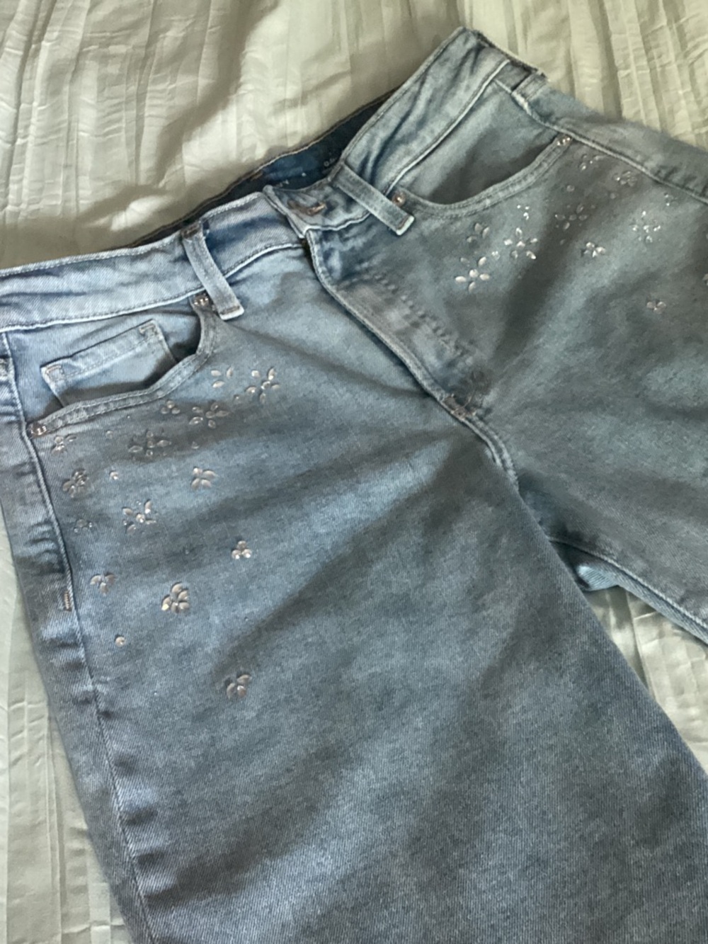 Old Navy Women's Boot-Cut Jeans in Light Blue Denim size 8 - Picture 4 of 6
